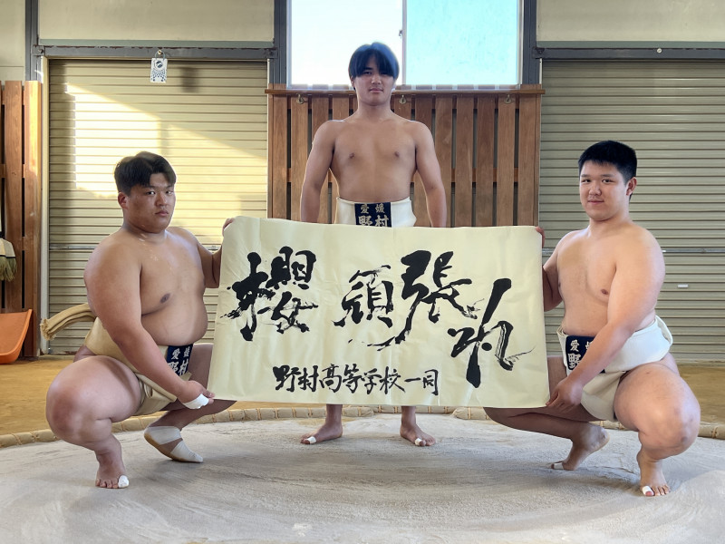 3人